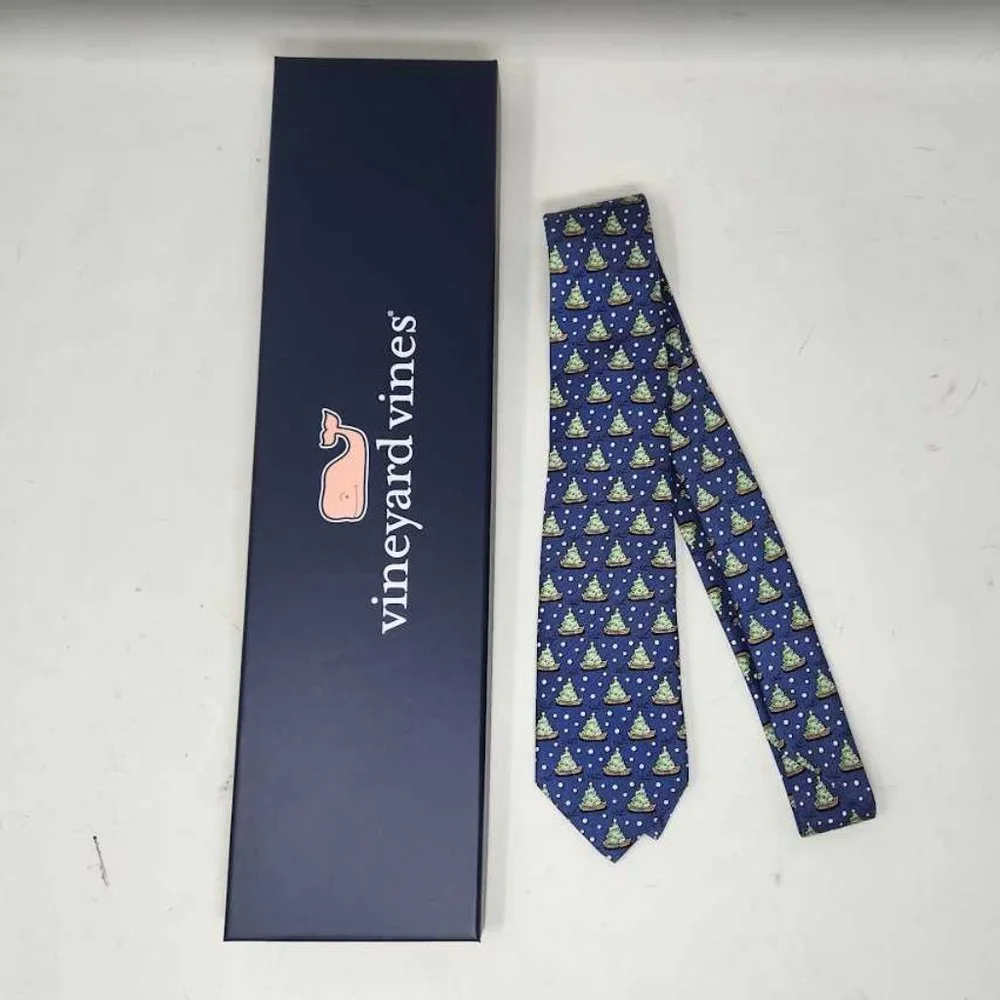 New boys Vineyard Vines Tree & Boat Christmas tie